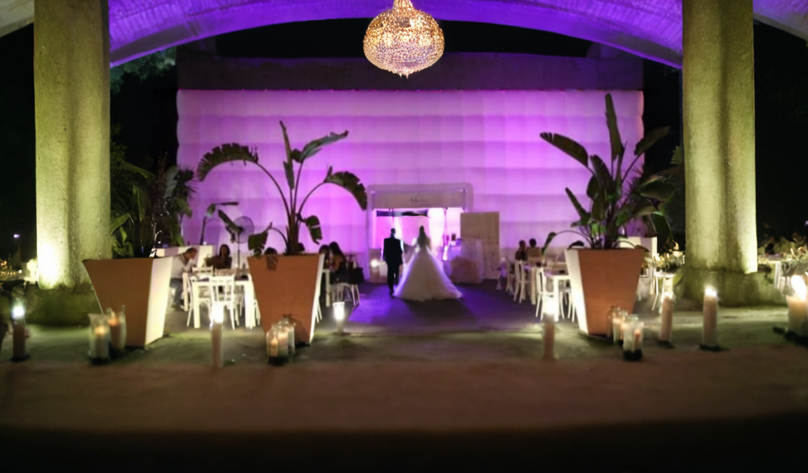 Tente élégamment décorée pour un mariage